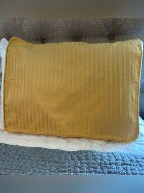 Luxury Home Gold Damask Striped Sateen Cotton Pillow Sham 19X25” Gold LIKE NEW